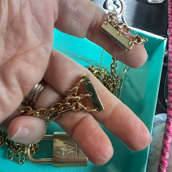 LOUIS VUITTON LOCK & KEY ON NON-LOUIS VUITTON 3 chain necklace - Picture 5 of 8